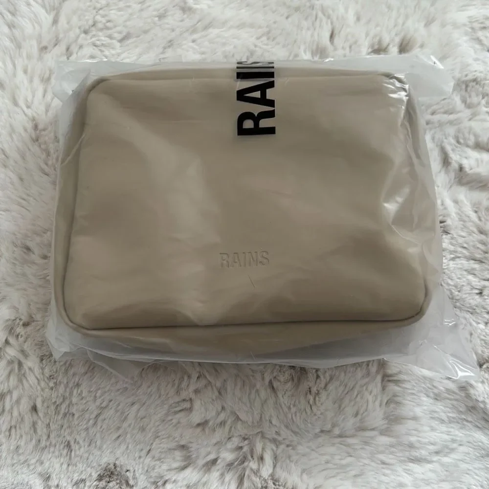 RAINS Box Bag Sand - Picture 3 of 6